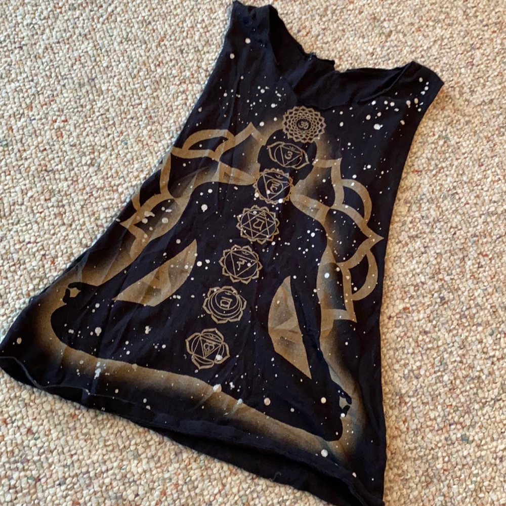 Sleeveless shirt